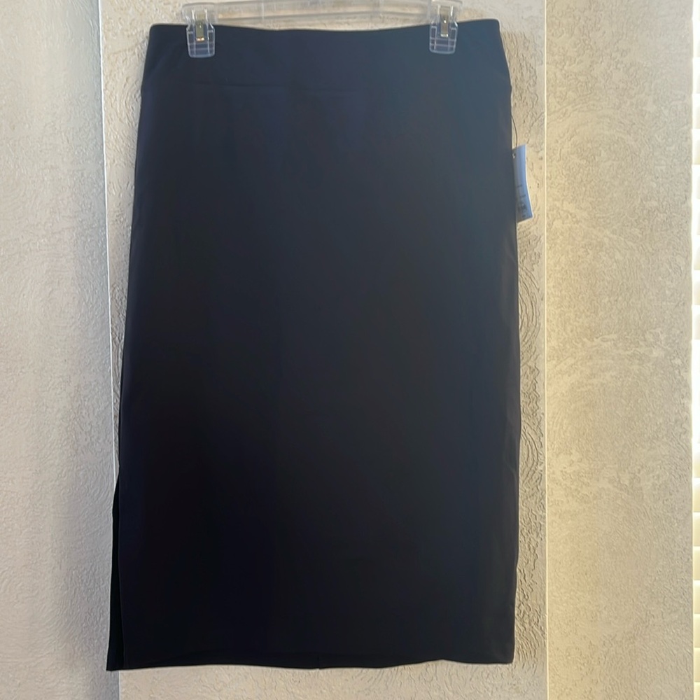 KOHLS New elastic black skirt